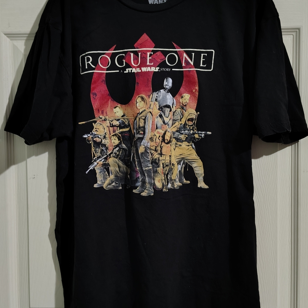4 Star Wars Graphic T-Shirts - Lot - Picture 2 of 4